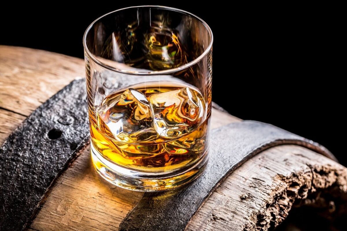Dégustation de whisky sur un fût